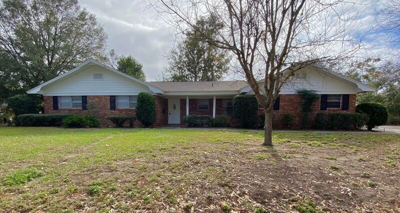 Spacious 3 Bedroom / 2 Bath with washer/dryer hookups and fenced yard! property image