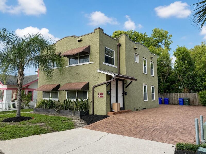 2 Bedroom, 1 Bathroom Apartment with Bonus Room – Unique & Bright! property image