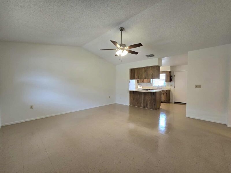 2 Bed / 1.5 Bath For RENT in South Lakeland property image