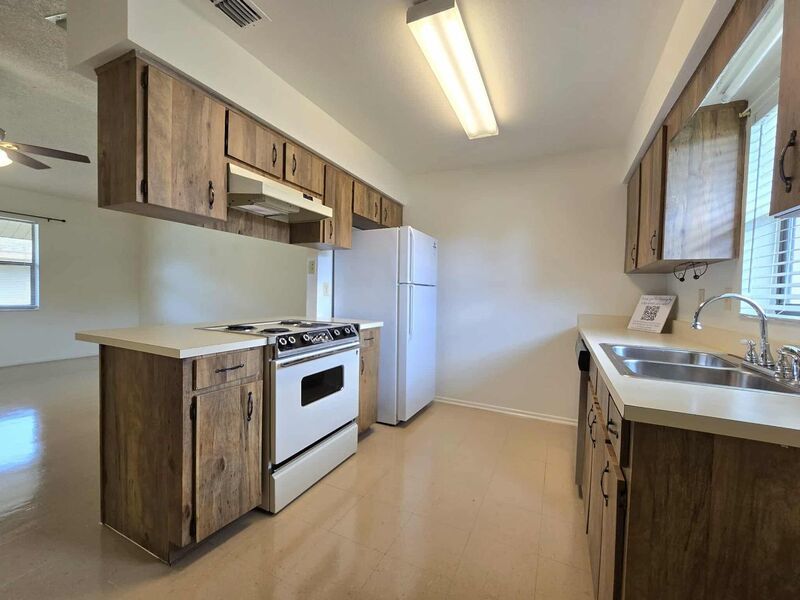 2 Bed / 1.5 Bath For RENT in South Lakeland property image