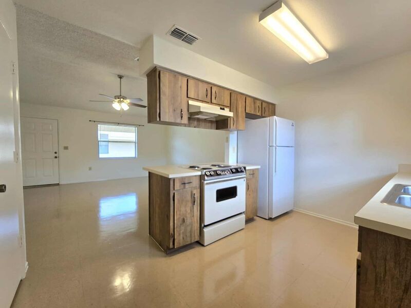 2 Bed / 1.5 Bath For RENT in South Lakeland property image