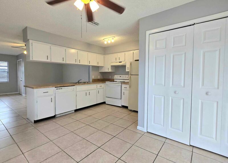 Spacious 2/1 with W/D hookups in unit COMING SOON! property image
