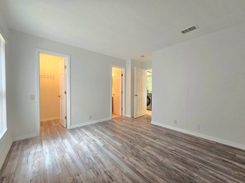 Waterfront home for RENT! 4 bed/2.5 bath property image