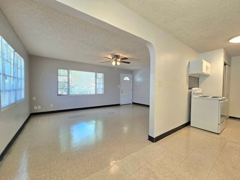 Charming 1bed/1bath FOR RENT: 715 S. Missouri Ave. #5 property image